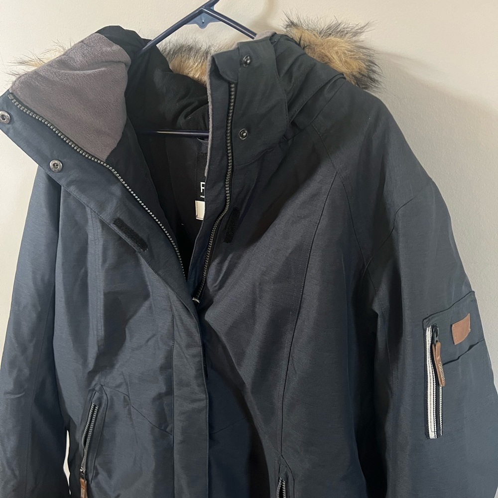 Roxy Snowboarding Jacket, Worn Once! - image 5